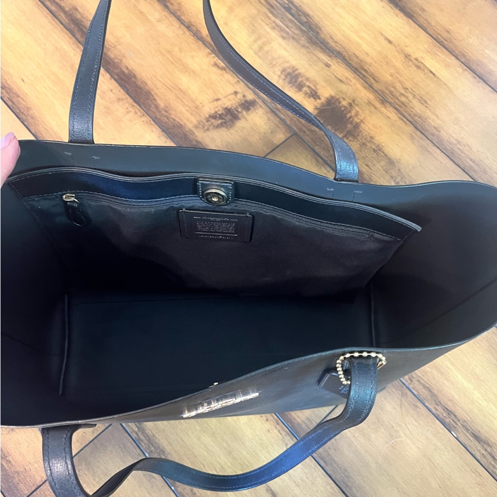 Coach Tote - Picture 4 of 4